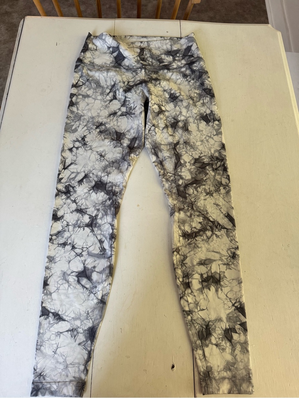 Lululemon leggings size 6
